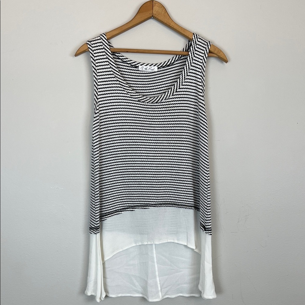 On The Road black and white sleeveless top high low women’s size small